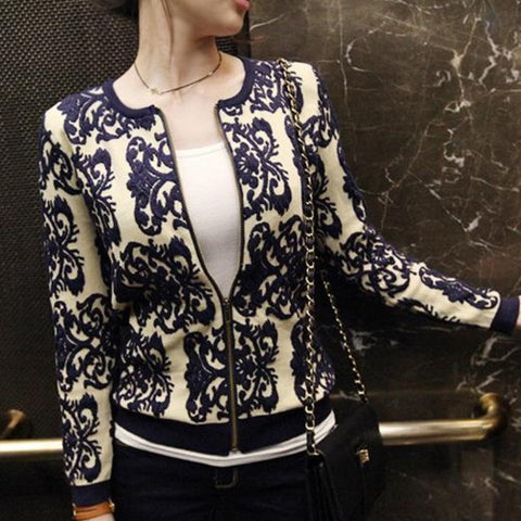 Women's Cute White O-Neck Solid Worsted Blazer With Navy Detail